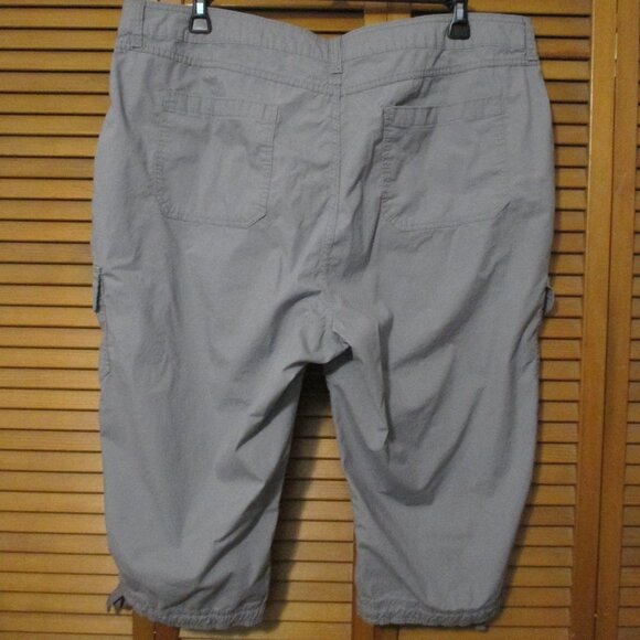 St. John's Bay gray capris cargo look with pockets & tie hems size 24W - Picture 9 of 10